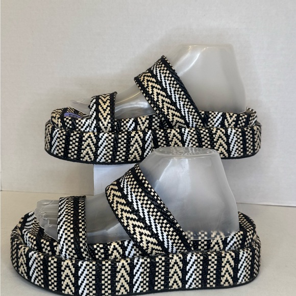 Liliana Shoes - Liliana Black and Cream Patterned Woven Platform 2 band Slides
